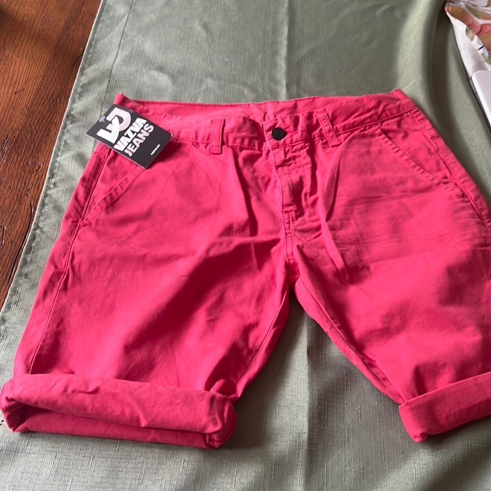 Vazva Nwt.chino shorts size 28. Coral in color
